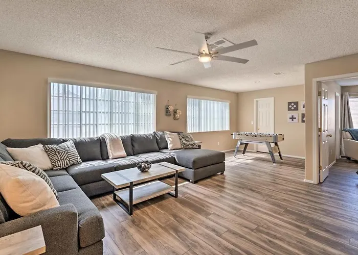 A Beautiful House With Hot Tub, Grill & Games!