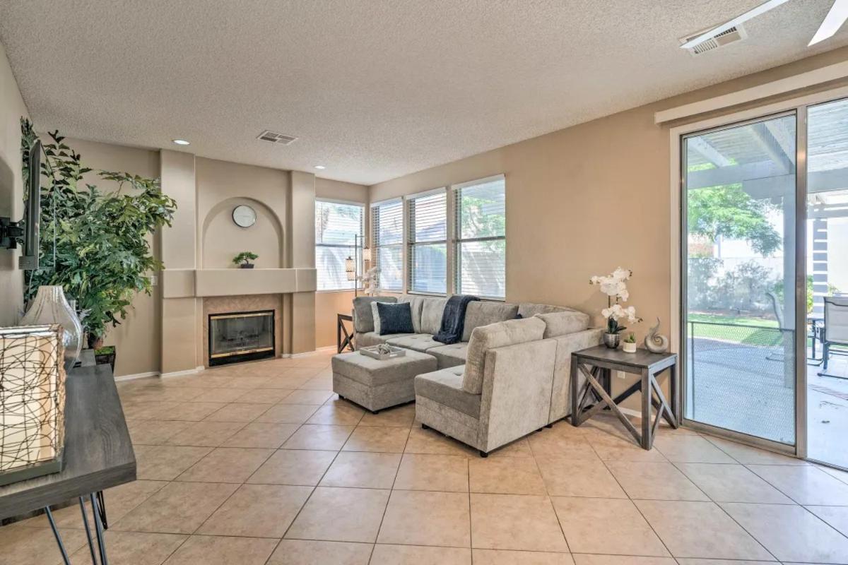Hébergement de vacances A Beautiful House With Hot Tub, Grill & Games! Las Vegas