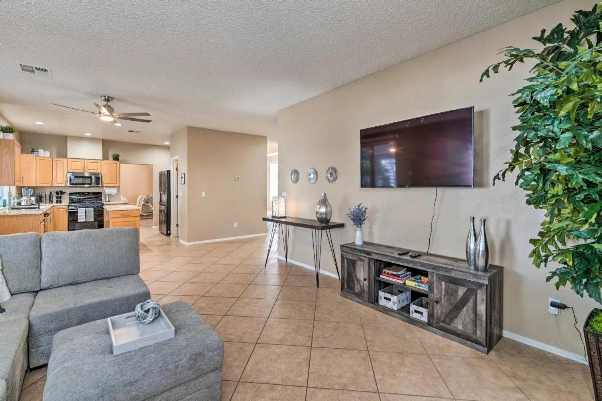 Hébergement de vacances A Beautiful House With Hot Tub, Grill & Games! *