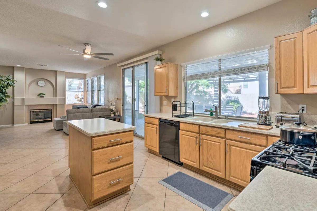A Beautiful House With Hot Tub, Grill & Games! Hébergement de vacances