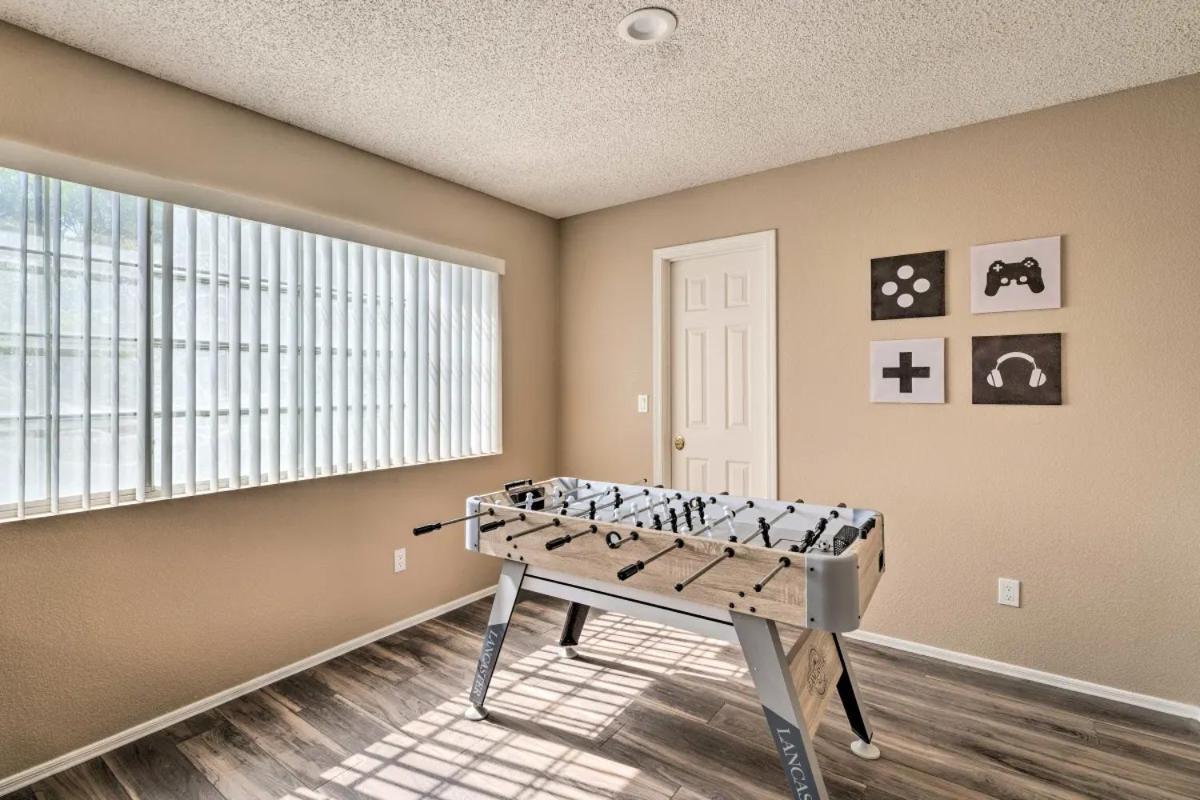 Hébergement de vacances A Beautiful House With Hot Tub, Grill & Games!